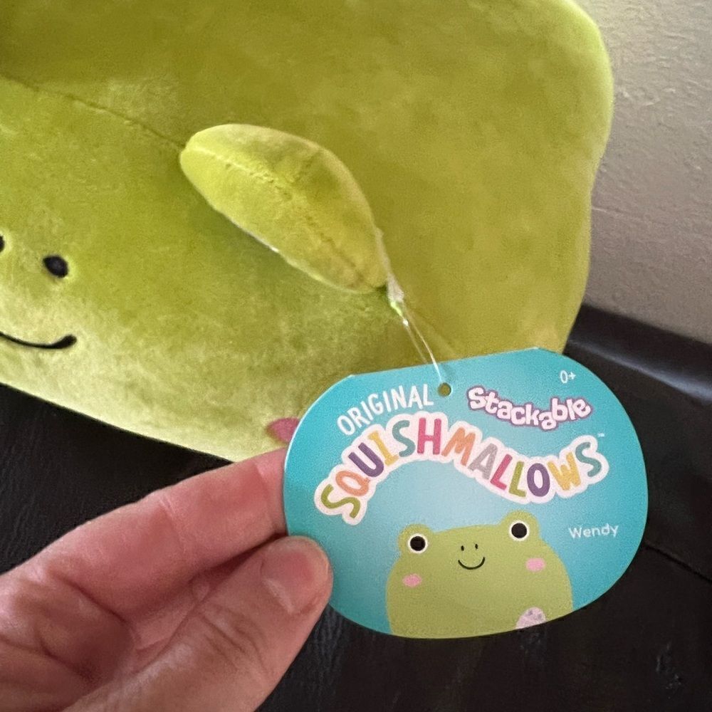 Squishmallows Wendy the Frog Stackable Easter Edition - Picture 8 of 8